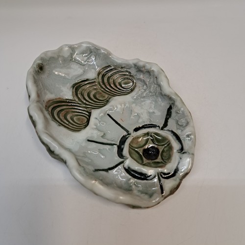Click to view detail for SL-577 Porcelain Abstract Stamped Spoon Rest $14